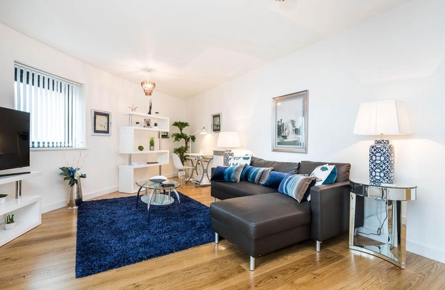 Super Luxury Modern 2BD Flat Canning Town