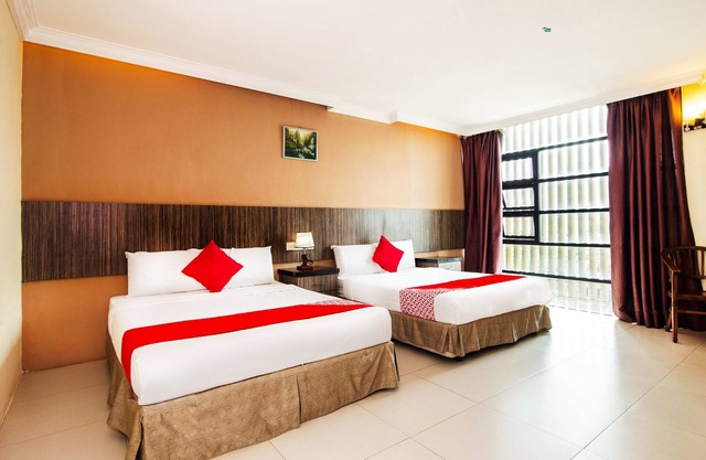 Super OYO 443 Crystal City Hotel