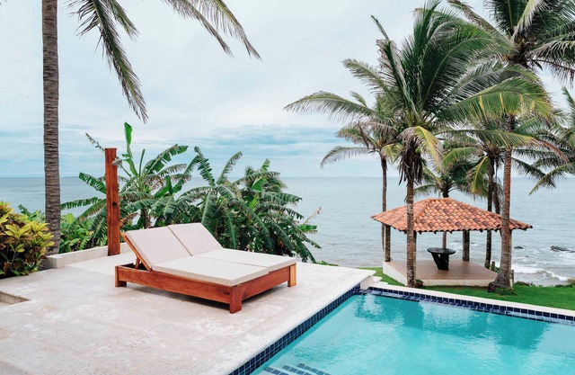 Super Private Beachfront 3BR Villa & Infinity Pool