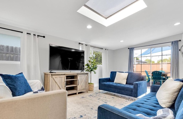 Super Spacious Home- 5 minute drive to beach