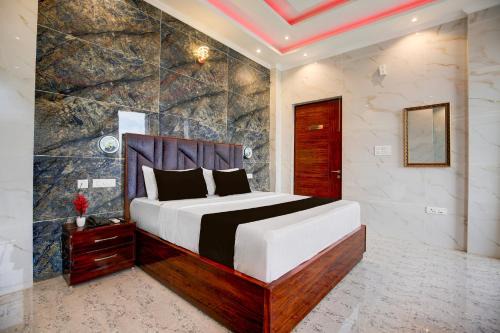 Super Townhouse Naya Gaon Formerly Hotel Paradise