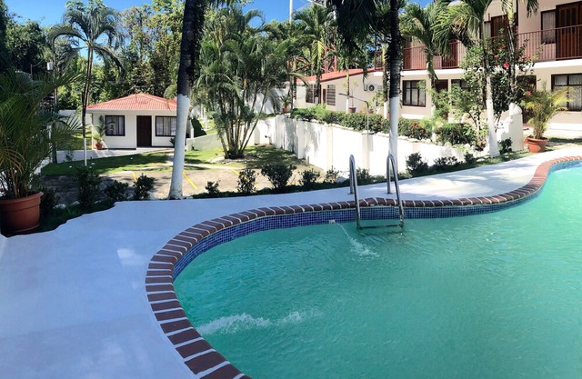 Superb 2 bedroom apartment, 4/5 persons, a / c, wifi, pool, quiet, yet central