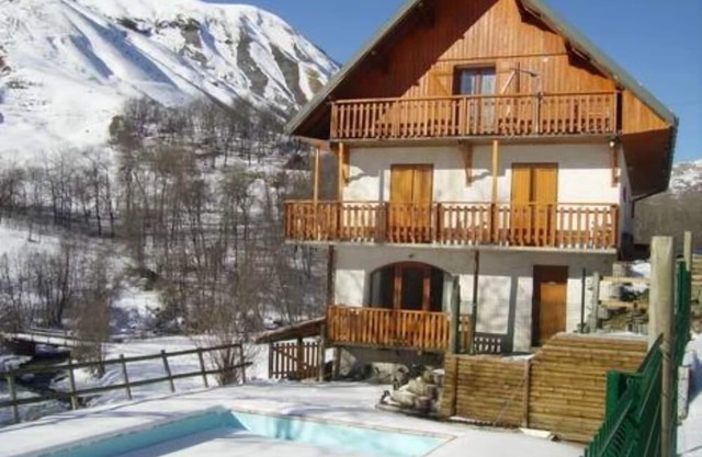 Superb 6-person apartment in chalet, family atmosphere, summer swimming pool, SPA