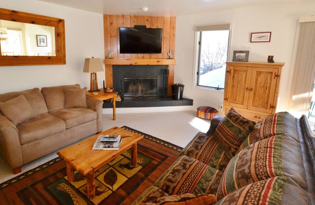 Superb Upgraded 1 BR/BA King Bed End Unit in the Newest Building in The Aspens!