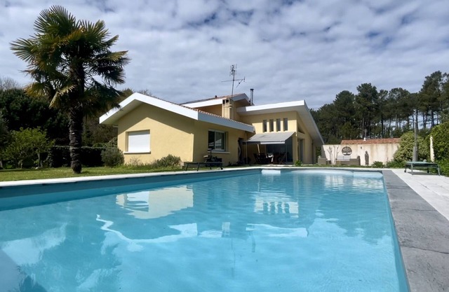 SUPERB VILLA BETWEEN LAKE AND OCÉAN