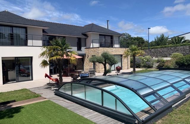 Superb villa with pool ideal for family or friends!