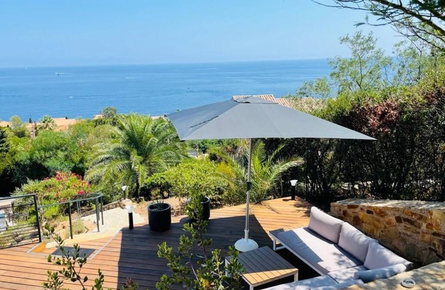 Superbe vue mer et Estérel, Villa Neuve Pour 8-10 Personnes, Clim, Piscine