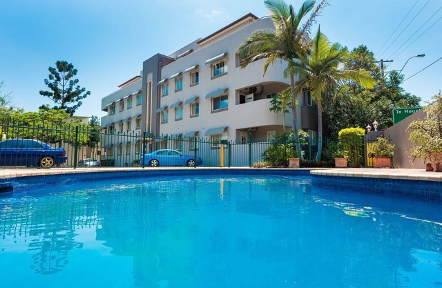 Superior 2-bedroom at Hampton Court Apartments