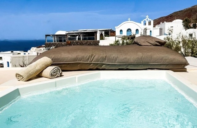 Superior Cave House with Plunge Pool and Sea View