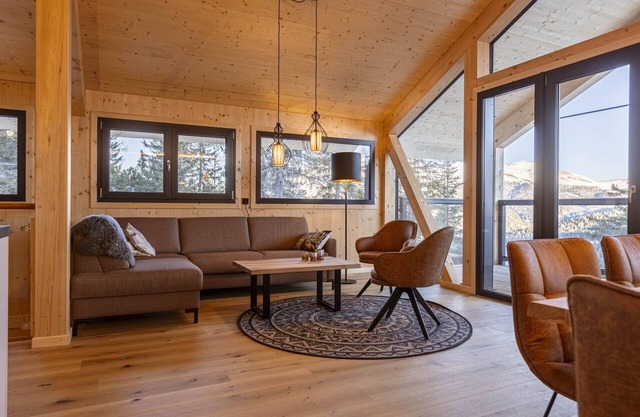 Superior Chalet # 9 with Sauna & Hot Tub