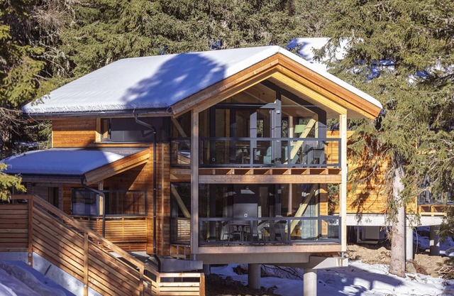 Superior chalet with sauna and hot tub