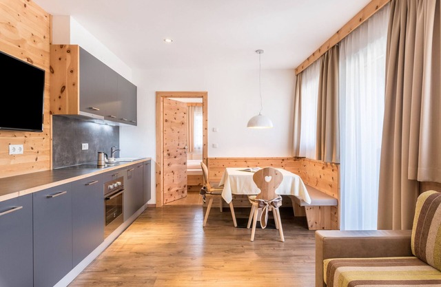 Superior Holiday Apartment 'Marialisa Tulip' with Mountain View, Whirlpool & Wi-Fi