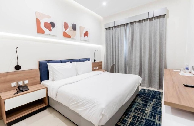 Superior King Room Near Al Furjan Metro