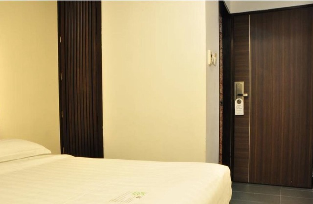 Superior Room (Queen Bed), no window @ basement #04
