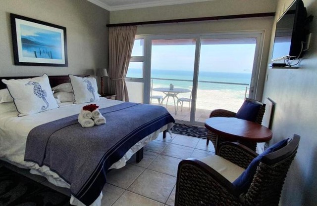 Superior SeaView Double Bedroom in Brenton On The Rocks