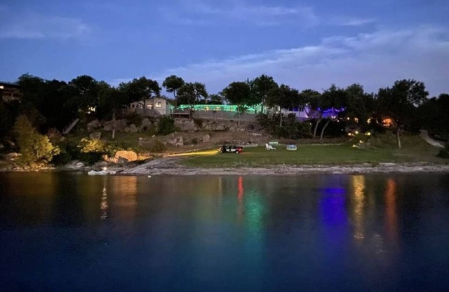 Surf and Stay at Canyon Lake