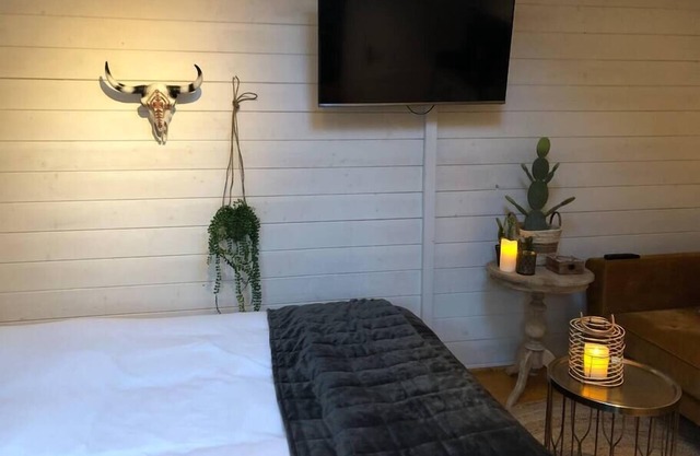 Surf hut, 200m from the beach