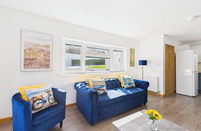 Surf View by Signature Stays - Newquay House with Pool - Parking - Sleeps 6