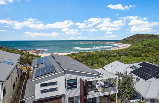 Surfside - Beachfront Deluxe, Pool, Spa & Much More!