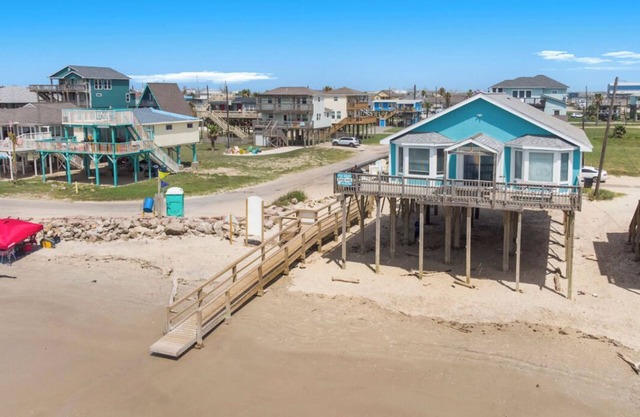 Surfside Beachfront Dream. On sand!Family Reunion and Pet friendly