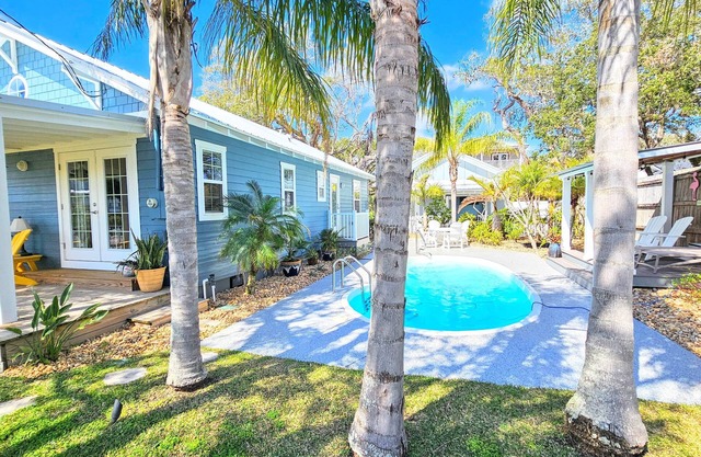 Surfside Oasis ~Tropical Pool! Walk to the Beach! Beautiful Setting. Bikes Included!
