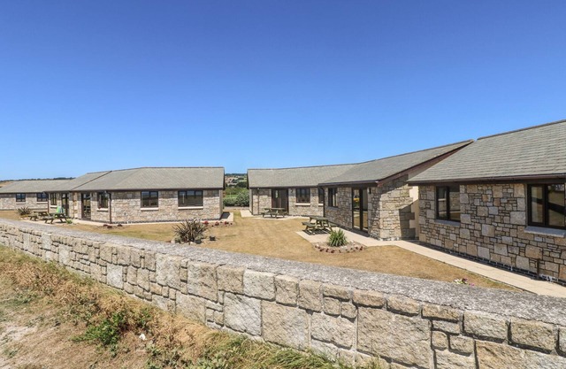 SURFSIDE, pet friendly, country holiday cottage in Marazion