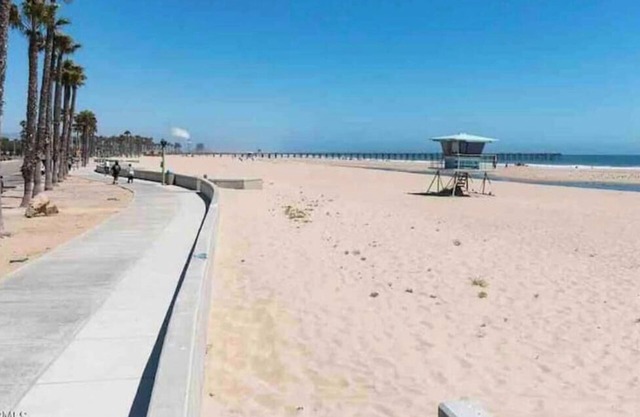 Surfside Waterfront Getaway