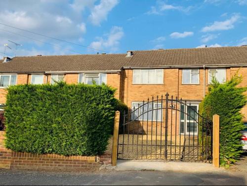 Surrey Hills Retreat - 2-Bed - Easy London Access