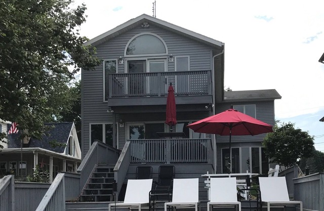 SW Michigan lake home that is perfect for water sports, ND games and wineries.