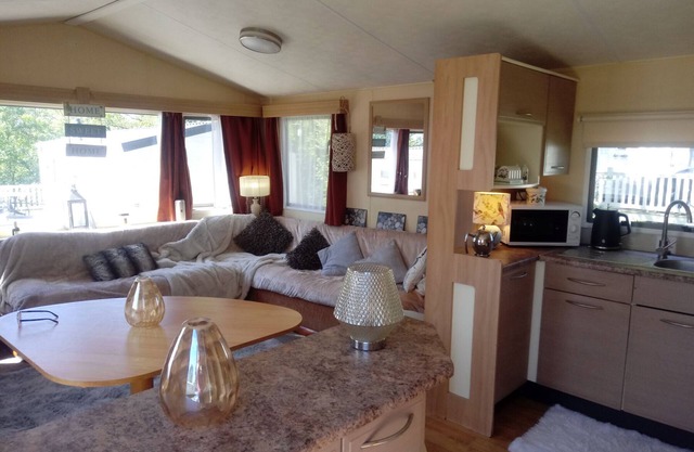 SWALEDALE 5, pet friendly, with pool in Long Preston