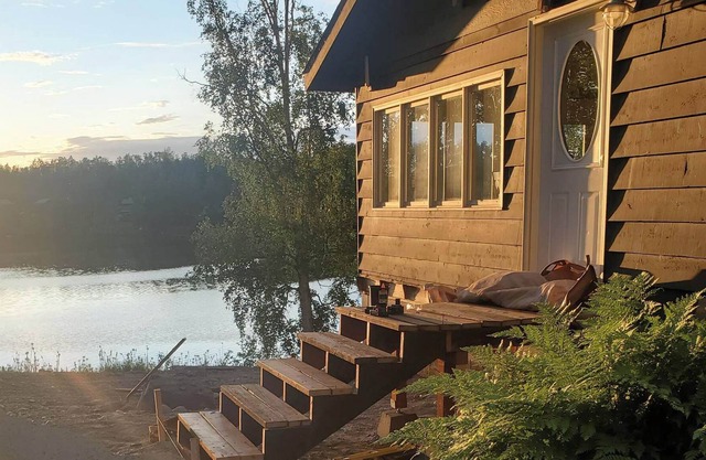 Swan Cir. Lakefront Retreat