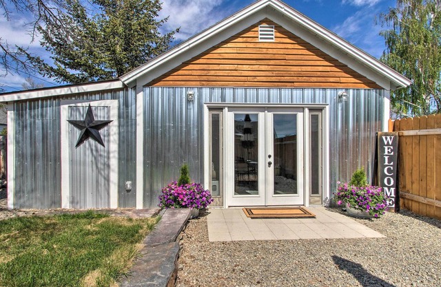 Sweet Helena Cottage, Dog Friendly & Walkable