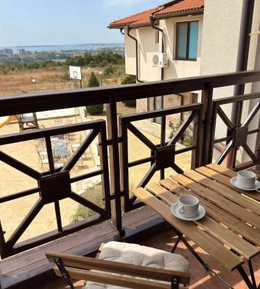 Sweet home see view pool escape