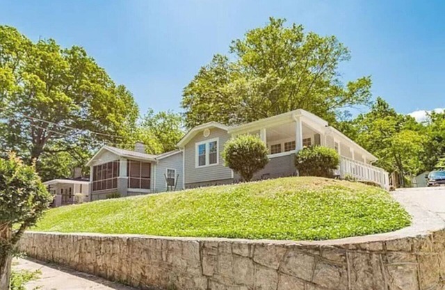 Sweet Sylvan Hills 3/2 - Ten Minutes to Airport