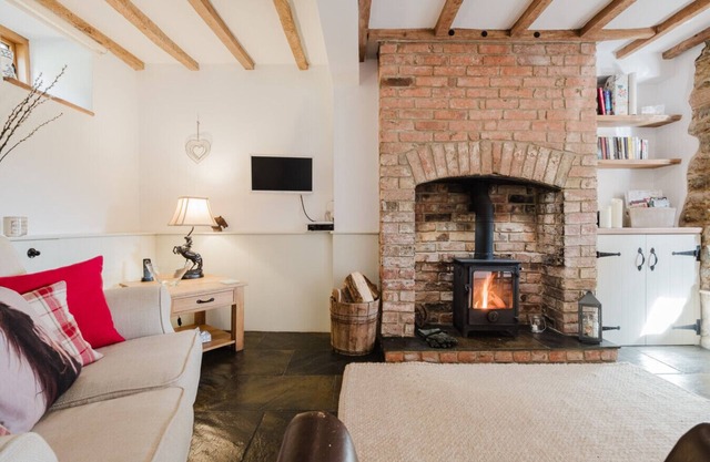 Sweetheart Cottage - Cosy 2 Bedroom in The Cotswolds