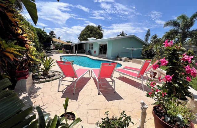 Swim with Butterflies! Heat Pool, Butterfly Garden, Screened Patio, Native Birds