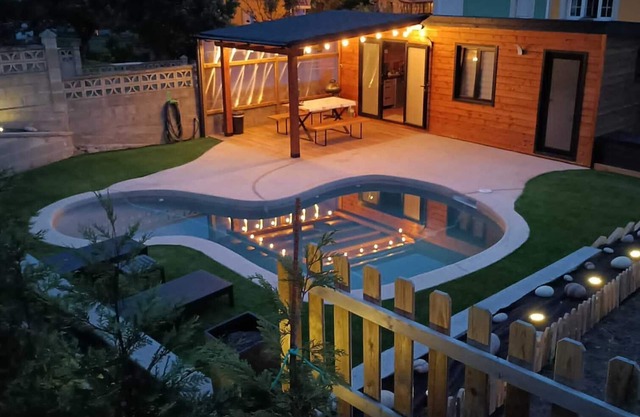 Swimming pool, pets, beach,