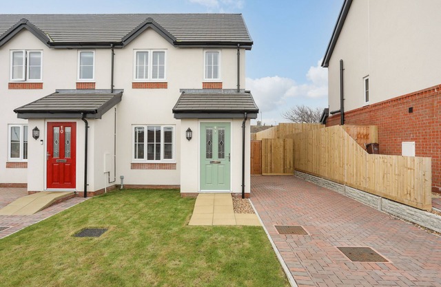 SWN Y NANT, pet friendly, character holiday cottage in Holyhead