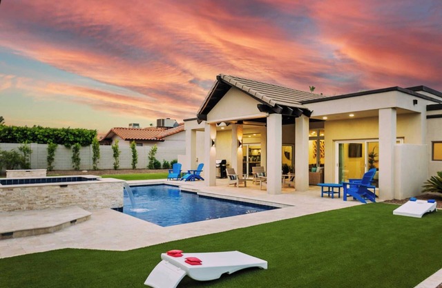 SWSS Case Azul: Luxury Pool Hot Tub Putting Green Hot Tub