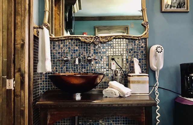 Symphony Hotel & Restaurant