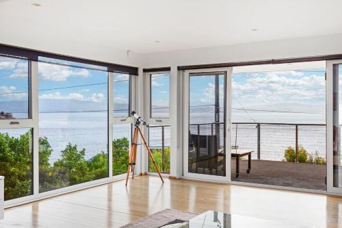'Syrrah Serenity' Beachfront Bliss at Opossum Bay