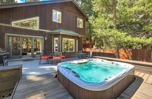TāHaus - Hot Tub + Pool Table + Dog Friendly