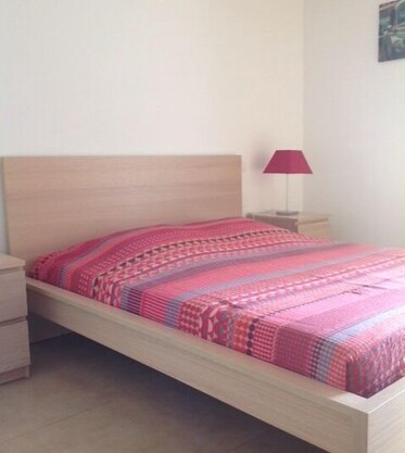 T2 Very quiet, close to beaches and town center, sea and mountain views