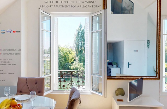 T3 apartment overlooking the Marne in Nogent sur Marne near Paris & Disney