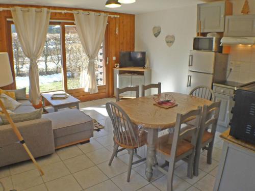 T3 cosy avec terrasse, arrêt ski-bus, parking privé, animaux admis, proche centre-village - FR-1-629-96