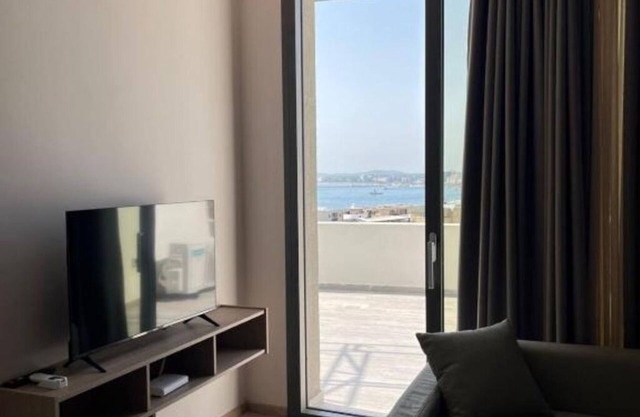 t5-minutes to the sea! One-Bedroom Apartment with Sea View and Terrace