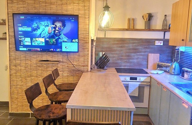 Taff Cottage - Stylish family friendly gateway by River Taff with free parking