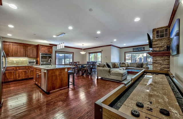 Tahoe Woods #602 Stateline, Walk to Gondola, Lake, Casinos