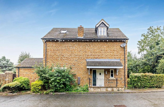 Tall Trees. Luxury North Cotswold cottage