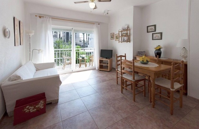 TALLAROL - Sunny apartment with furnished balcony on the second line to the beach.